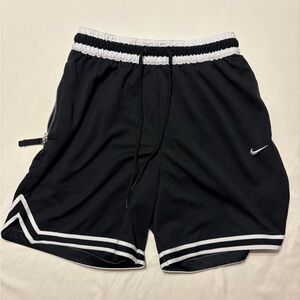 Nike Men’s Dri-fit DNA basketball shorts black/white